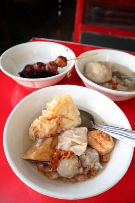 Rekomendasi Kuliner di Malang : dari Makan Bakso di Pinggir Rel Kereta sampai Berebut Tempat Duduk demi Sego Resek