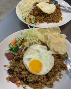 Nasee Go, Nasi Goreng Topping Premium di Semarang