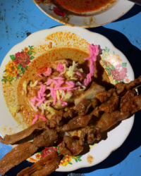 Kupat Glabed dan Sate Blengong Hj Inah Brebes
