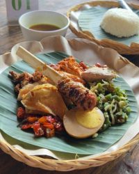 Nasi Ayam Kedewatan Ibu Mangku