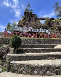 Batu Pandang Ratapan Angin